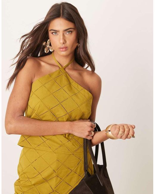 Top Corto Verde Con Cuello Halter Y Patrón Calado Geométrico De (Parte De Un Conjunto) ASOS de color Yellow