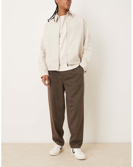 Pantalones De Vestir Marrones De Corte Tapered Extragrande Con Pinzas Y Estampado De Pata De Gallo Pequeño De -Gris ASOS de hombre de color Natural