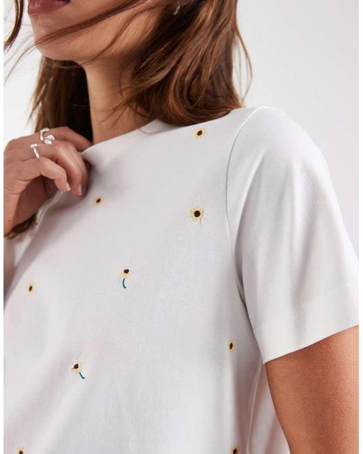 Vero Moda White All Over Sunflower Graphic Embroidered Boxy T-shirt