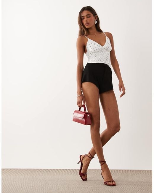 GOOD AMERICAN White Weightless Sculpting V-neck Cami Top