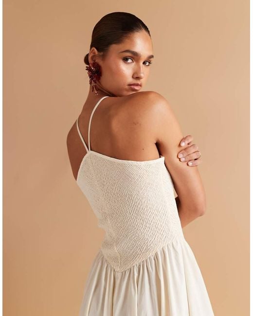 Vestido Con Cuello Halter Y Falda De Corte Acampanado Voluminoso De Tejido Liso De -Neutro Mango de color Natural