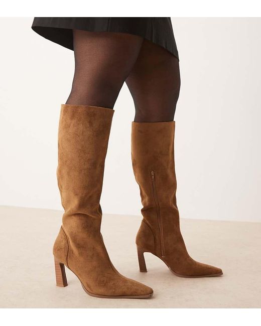Botines Por La Rodilla Color Arena Con Puntera Cincelada De Antelina Clara De Curve-Marrón ASOS de color Brown