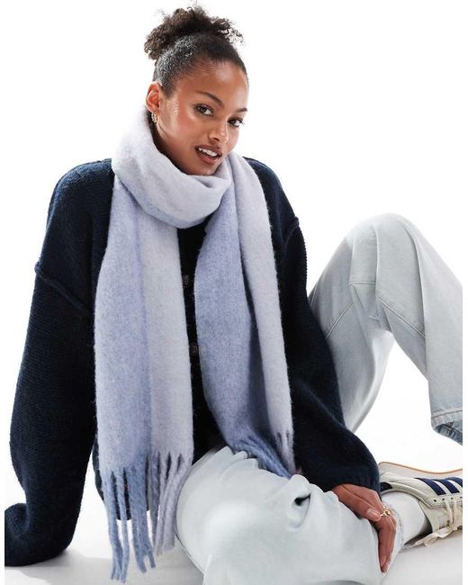 Bufanda Con Diseño De Dos Tonos Y Flecos De Punto De Mezcla De Lana De ASOS de color Blue