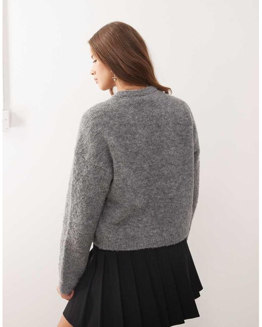 Jersey Gris Medio De Cuello Redondo Y Corte Suelto De Noisy May de color Gray