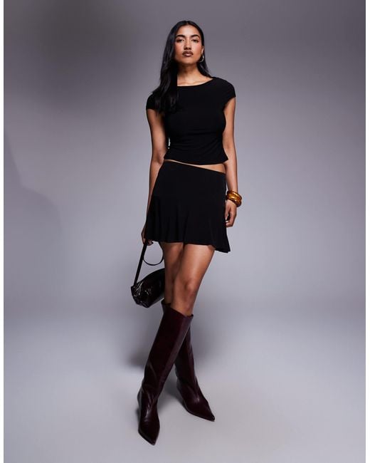 Crop top dos-nu près du corps d'ensemble ASOS en coloris Black