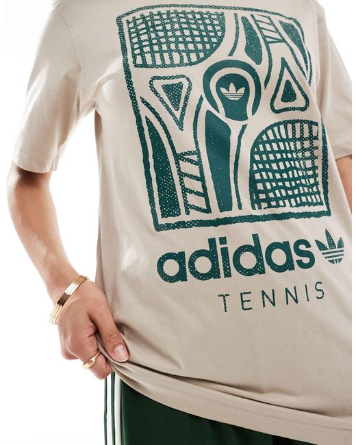 T-shirt unisexe à imprimé tennis - beige Adidas Originals en coloris Green
