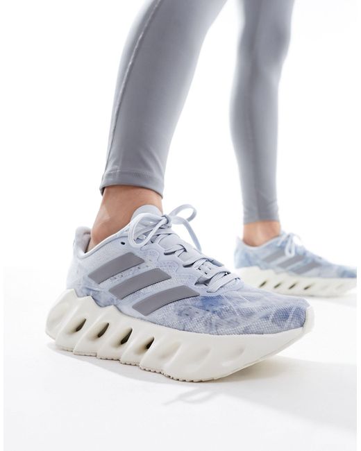 Adidas - running switch fwd - sneakers blu e argento di Adidas Originals in Gray