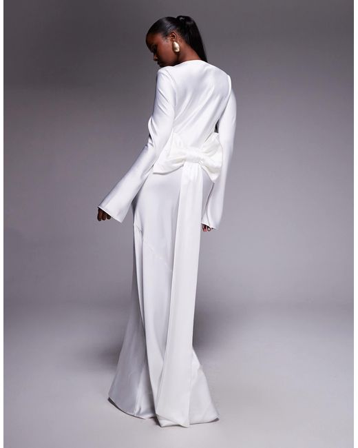 Robe longue en satin avec nœud oversize dans le dos - ivoire DASKA en coloris Blue
