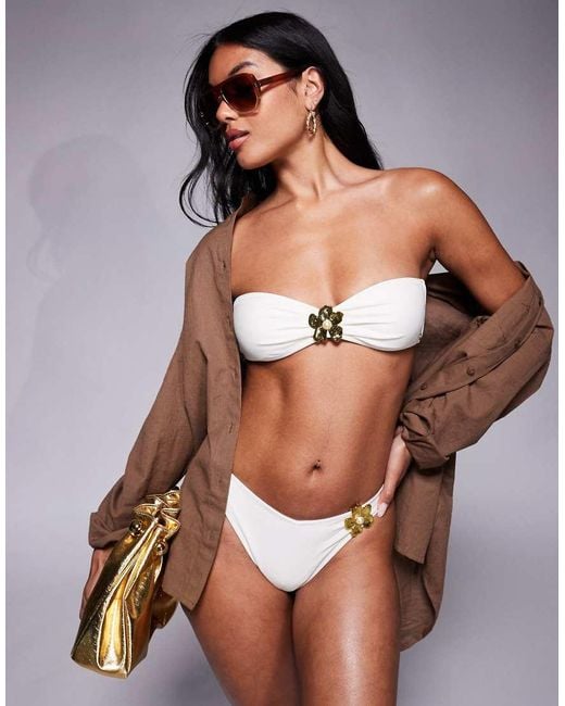 Top Bikini A Fascia Color Crema Con Dettaglio di Candypants in White
