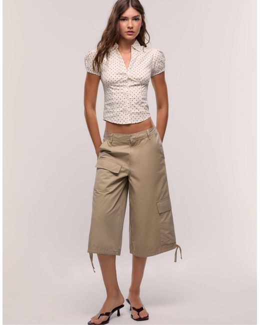 Stradivarius Natural – figurbetonte, kurzärmlige bluse