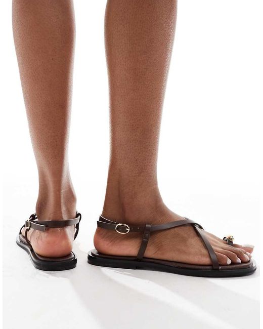 Threadbare Platte Sandalen Met Kruisbandjes in het Brown