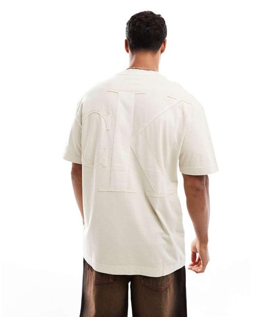 Camiseta Color Arena Con Aplicación Grande Del Logo En El Mismo Tono De -Neutro Calvin Klein de hombre de color Natural
