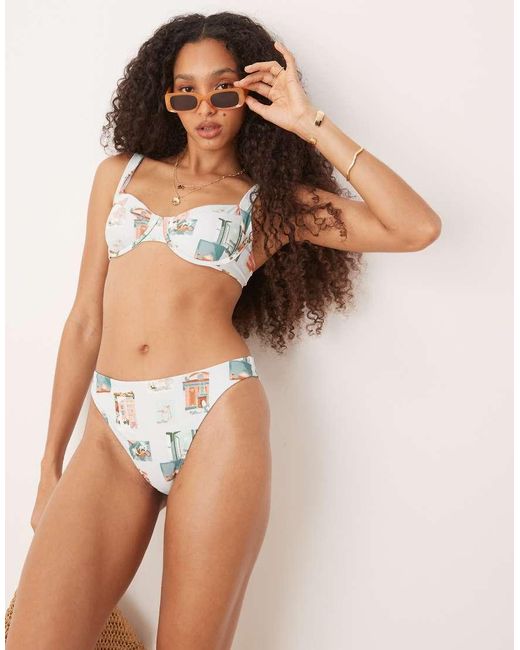Abercrombie & Fitch Bikinibroekje Met Halfhoge Taille En Ansichtkaartprint, Deel Van Co-Ord Set in het Brown