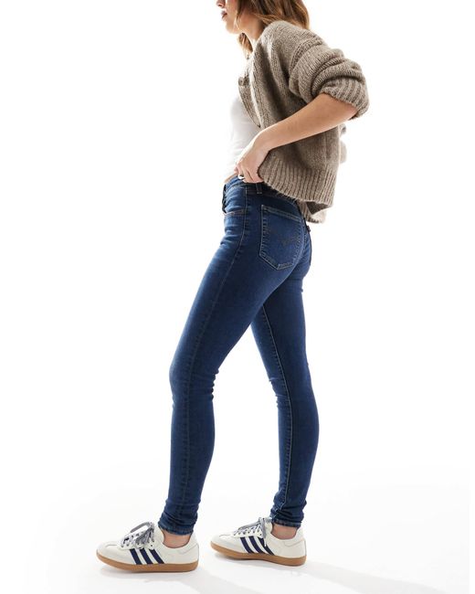 721 - jean skinny à taille haute - délavage moyen Levi's en coloris Blue