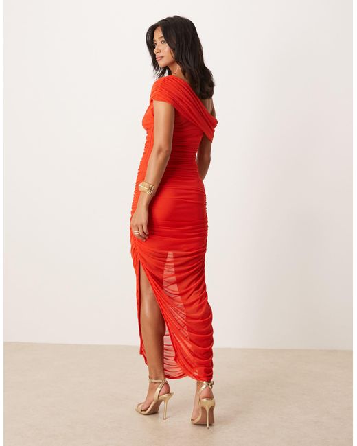 Robe asymétrique longueur mollet froncée en tulle - foncé Forever New en coloris Red