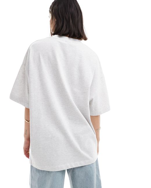 T-shirt boyfriend ghiaccio mélange con grafica fotografica di st. tropez di ASOS in White