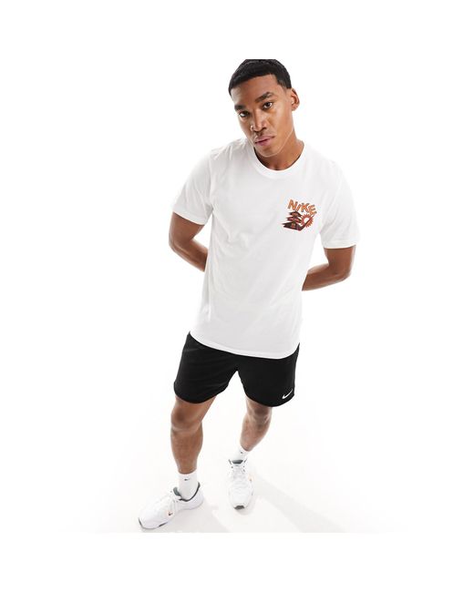 Camiseta blanca con estampado gráfico "work out" en la parte trasera Nike de hombre de color White