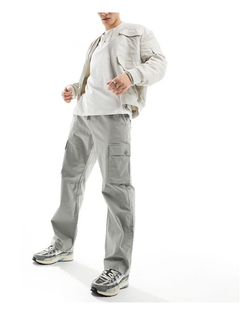 Pantaloni cargo a fondo ampio grigi di Bershka in White da Uomo