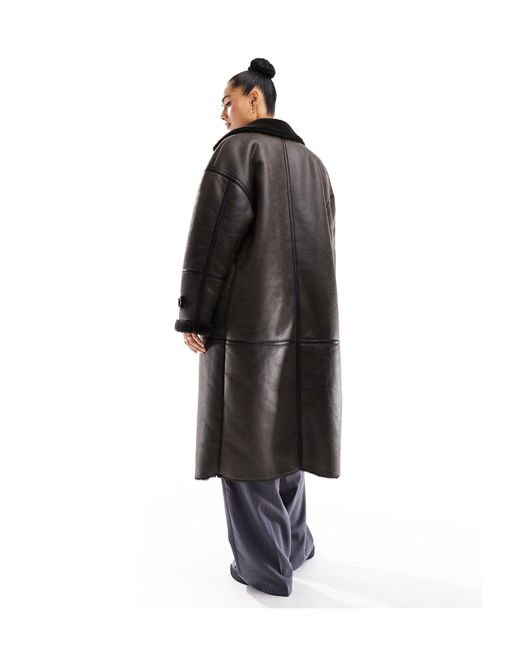 Manteau long en similicuir avec détails contrastants en peau Pull&Bear en coloris Black