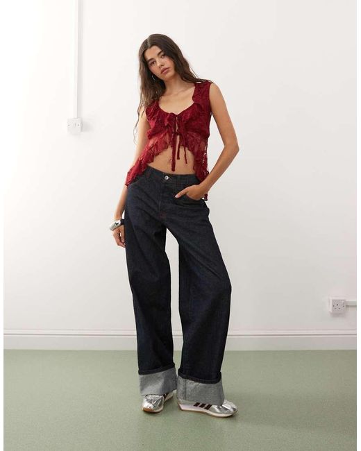 Top Burdeos Sin Mangas Con Lazadas Delanteras Y Volante En El Escote De Encaje De -Rojo Reclaimed (vintage) de color Red