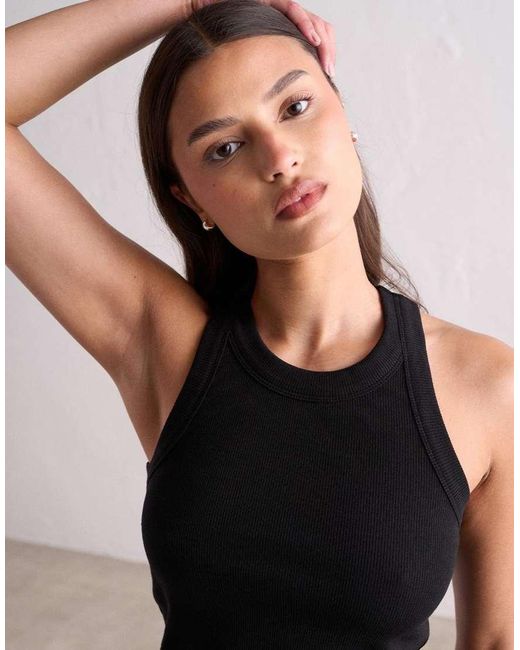 Ease di Aim'n in Black