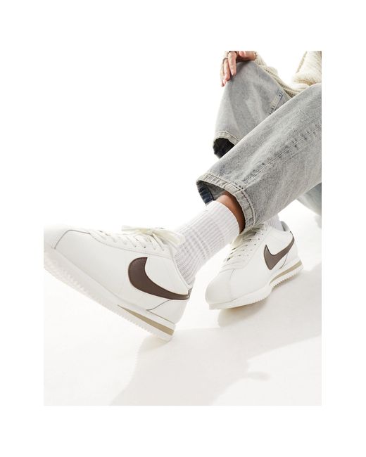Cortez - sneakers sporco e marrone cacao di Nike in White