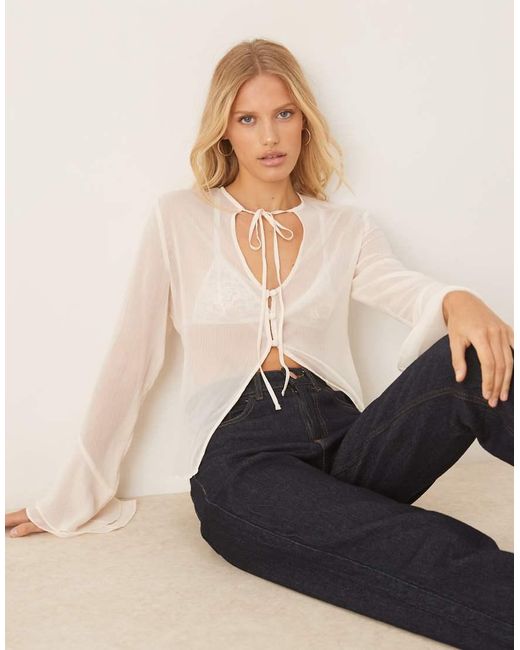 Blusa De Estilo Años 70 Chocolate Con Mangas Acampanadas De Chifón Efecto Rugoso De -Blanco ASOS de color White