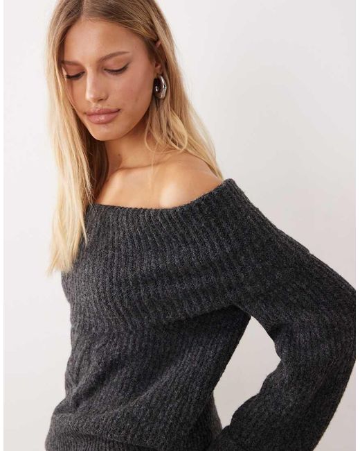 Jersey Oscuro Con Escote Bardot De Punto De ONLY de color Black