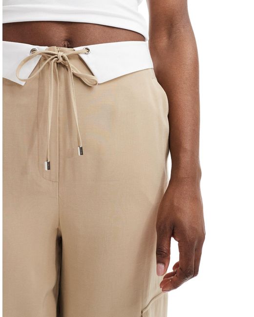 Pantalones cargo color con cinturilla plegada Miss Selfridge de color Natural