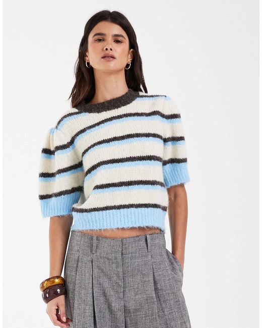 Vero Moda Gray Kurzärmliger strickpullover mit braun-blauen streifen