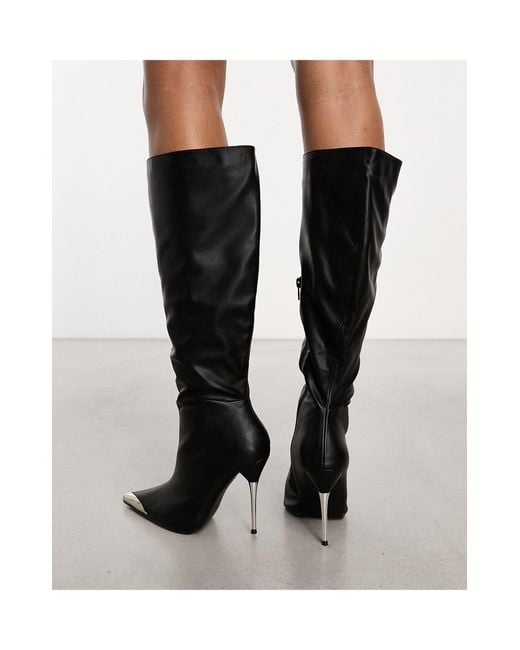 Public Desire Black – finery – kniehohe stiefel aus em kunstleder mit metalldetail und absatz