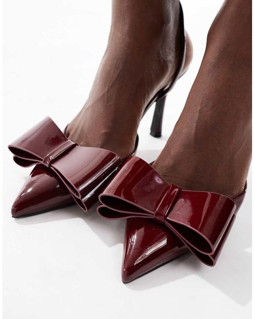 Zapatos Burdeos De Tacón Con Diseño Anudado A La Pierna Y Detalle De Lazo De Charol Myrna De -Rojo Raid de color Brown