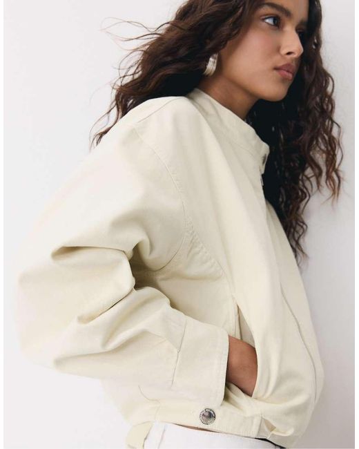 Stradivarius Bomberjack in het White