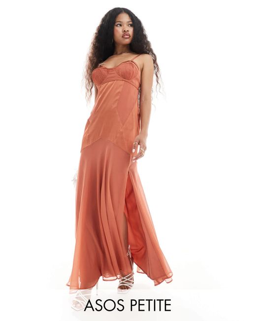 ASOS Asos Design Petite Schuingesneden Satijnen Maxi Jurk Met Korsetdetail Van Chiffon En Uitsnijdingen in het Rood Lyst NL