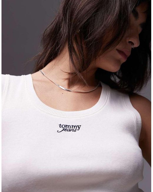 Top Senza Maniche A Coste Con Scritta di Tommy Hilfiger in Black