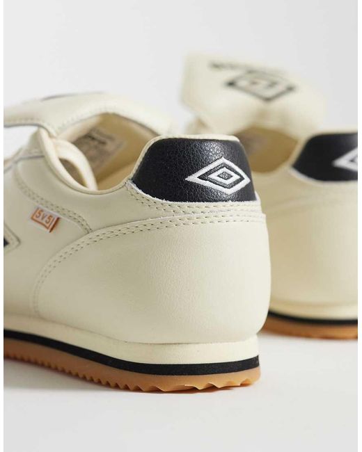 5V5 di Umbro in White da Uomo