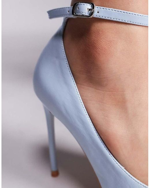 Zapatos De Tacón Alto Con Diseño Atado A La Pierna Chantilly De Public Desire de color White