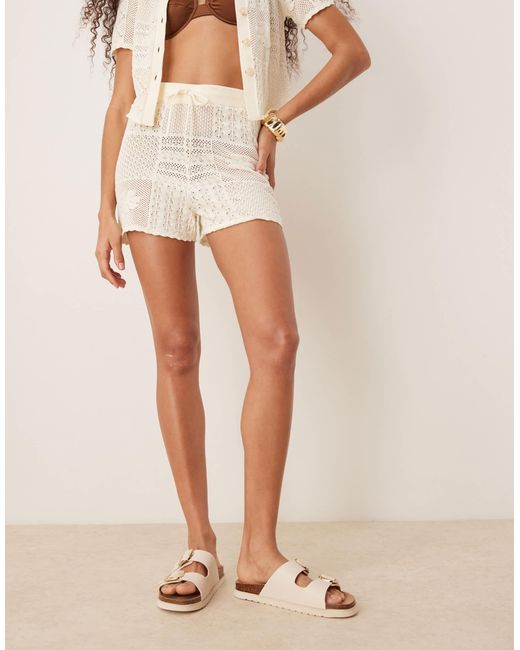 ASOS Natural – strick-shorts