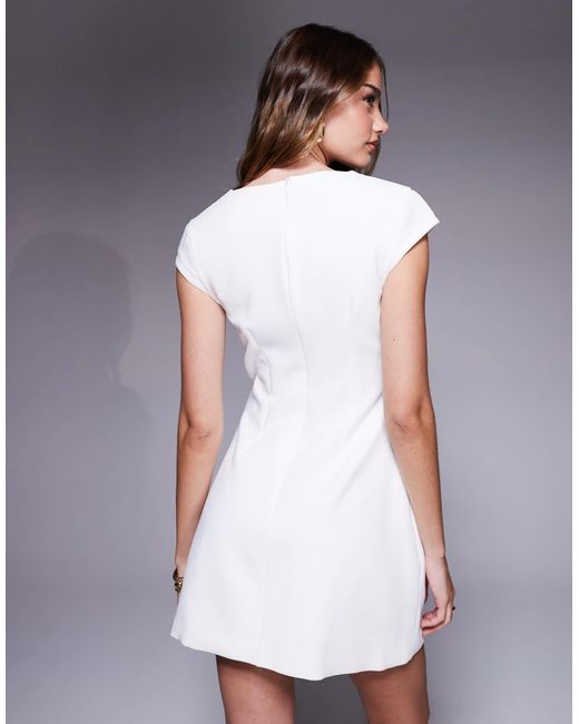 Exclusivité - - robe courte habillée avec mancherons, col v et poches Kaiia en coloris Purple