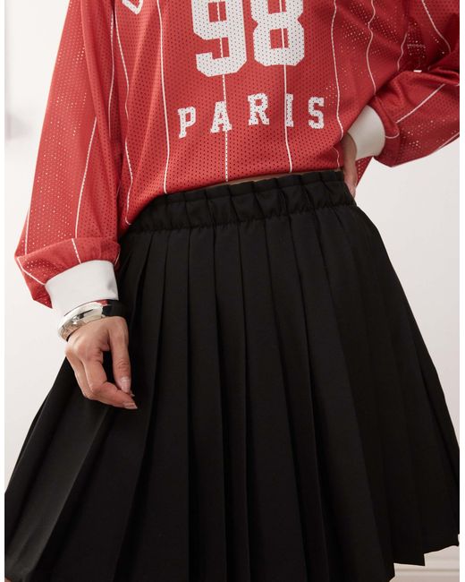 Jupe mi-longue plissée Monki en coloris Red