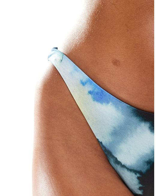 Whitney - slip bikini a vita bassa con stampa effetto acquerello di ASOS in Blue