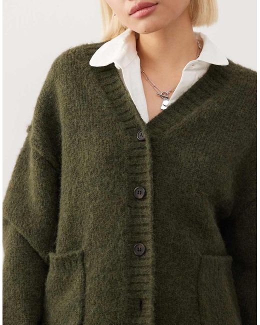 Cárdigan Verde Oscuro Melange Holgado Con Cuello De Pico De Mezcla De Lana De Weekday de color Green
