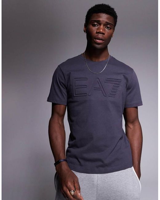 Camiseta Gris Oscuro Con Logo En Relieve En La Parte Central Del Pecho De Armani EA7 de hombre de color Blue