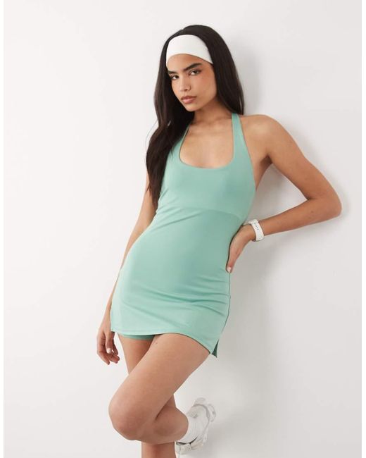 4505 Active Halternek Tennisjurk Met Ondershort in het Green