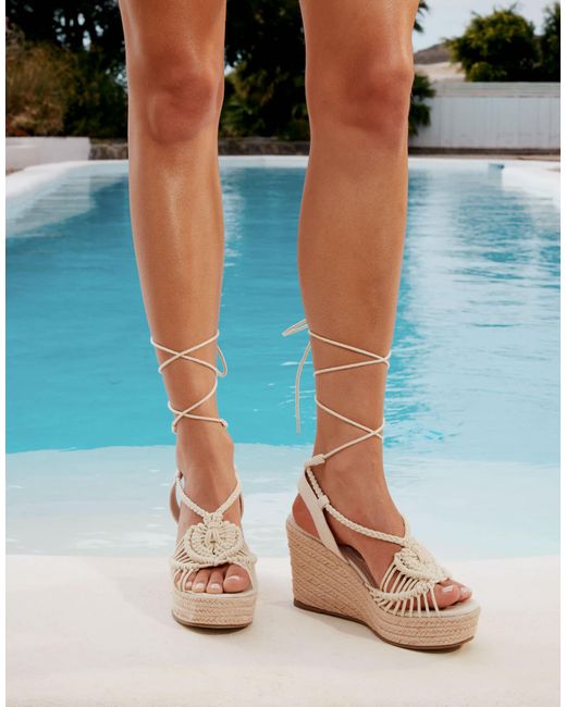 Tallulah - sandales compensées en crochet tressé avec liens autour ASOS en coloris Blue