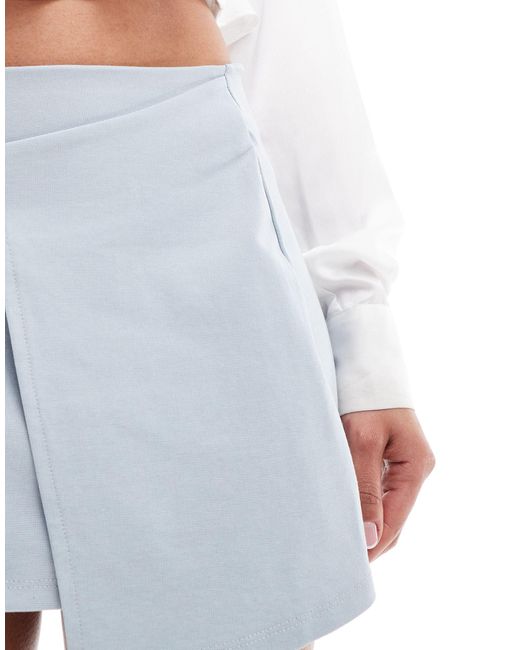 Pull&Bear White – eleganter er minirock mit wickeldetail und gürtel