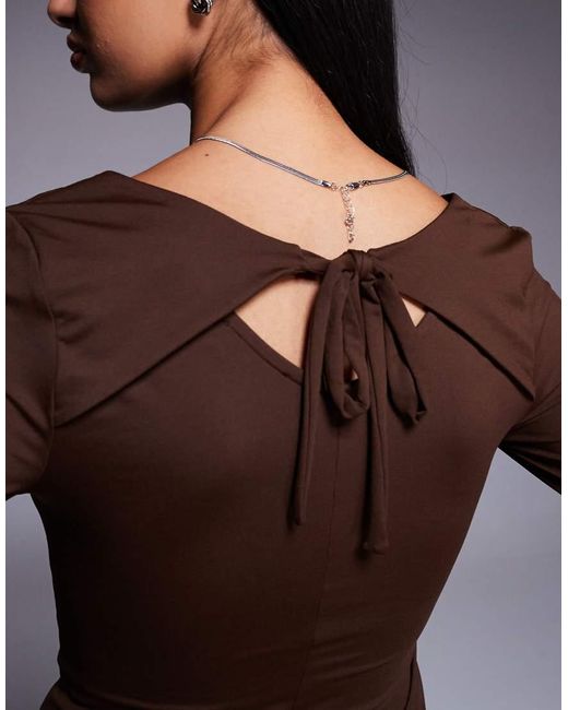 Top Marrón Chocolate Ceñido Con Escote Cuadrado Y Lazada En La Espalda De Poliamida De ASOS de color Brown