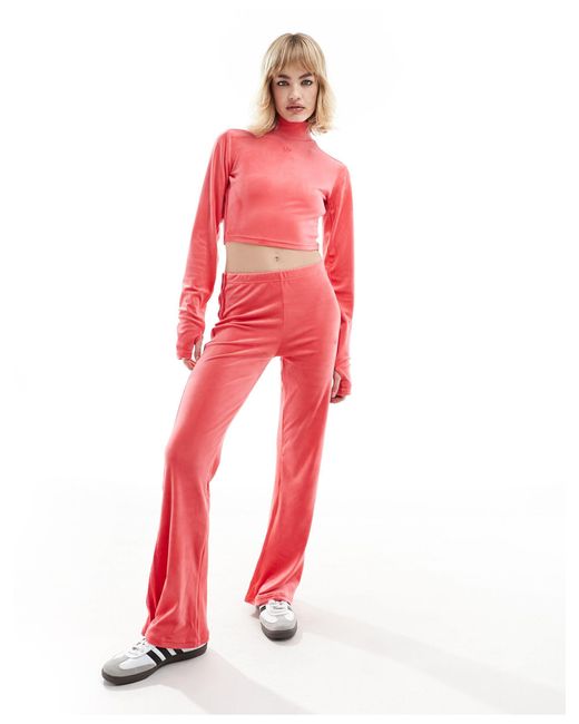 Top corto rosa luminoso Adidas Originals de color Red