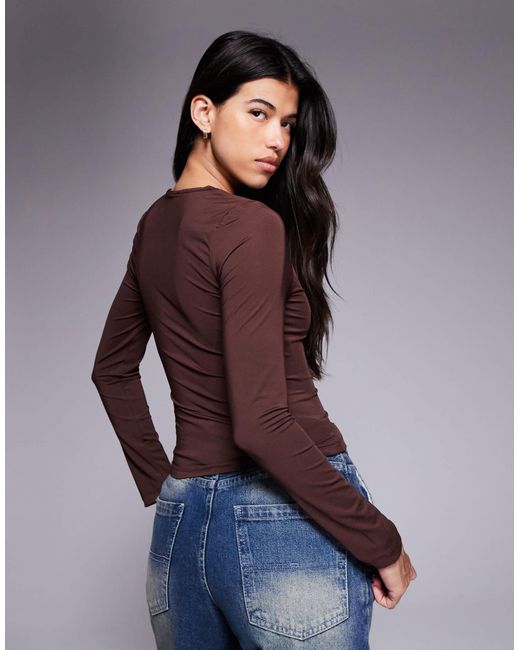Top à manches longues en tissu double épaisseur avec décolleté plongeant en v - chocolat ASOS en coloris Purple