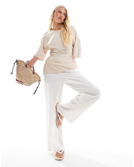 ASOS Asymmetrische Top Met Uitsnijding Aan De Zijkant in het Natural